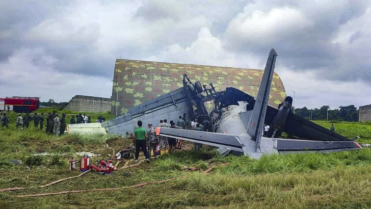 https://salarnews.in/public/uploads/images/newsimages/maannewsimage13062026_173129_IAF Crash.png